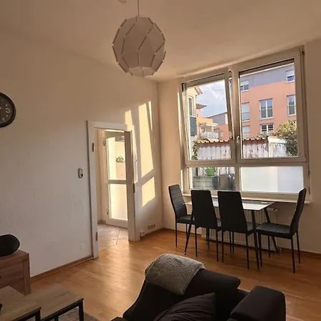 Bequemes Und Helles Einfamilienhaus Mit Garten *
