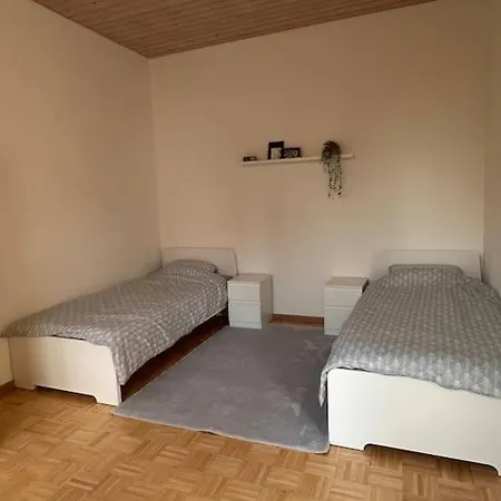 Bequemes Und Helles Einfamilienhaus Mit Garten Διαμέρισμα *