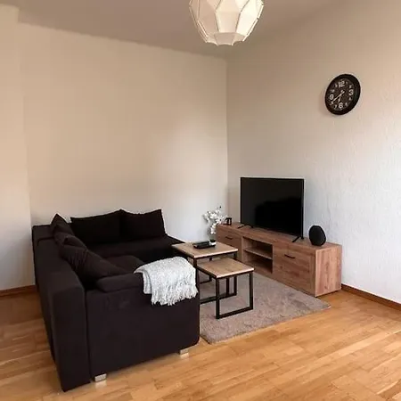 Bequemes Und Helles Einfamilienhaus Mit Garten *